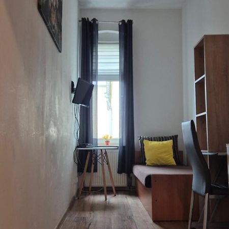 Hostel Tulip - Pokoj Nr 8 Ze Wspolna Lazienka I Kuchnia Щецин Экстерьер фото